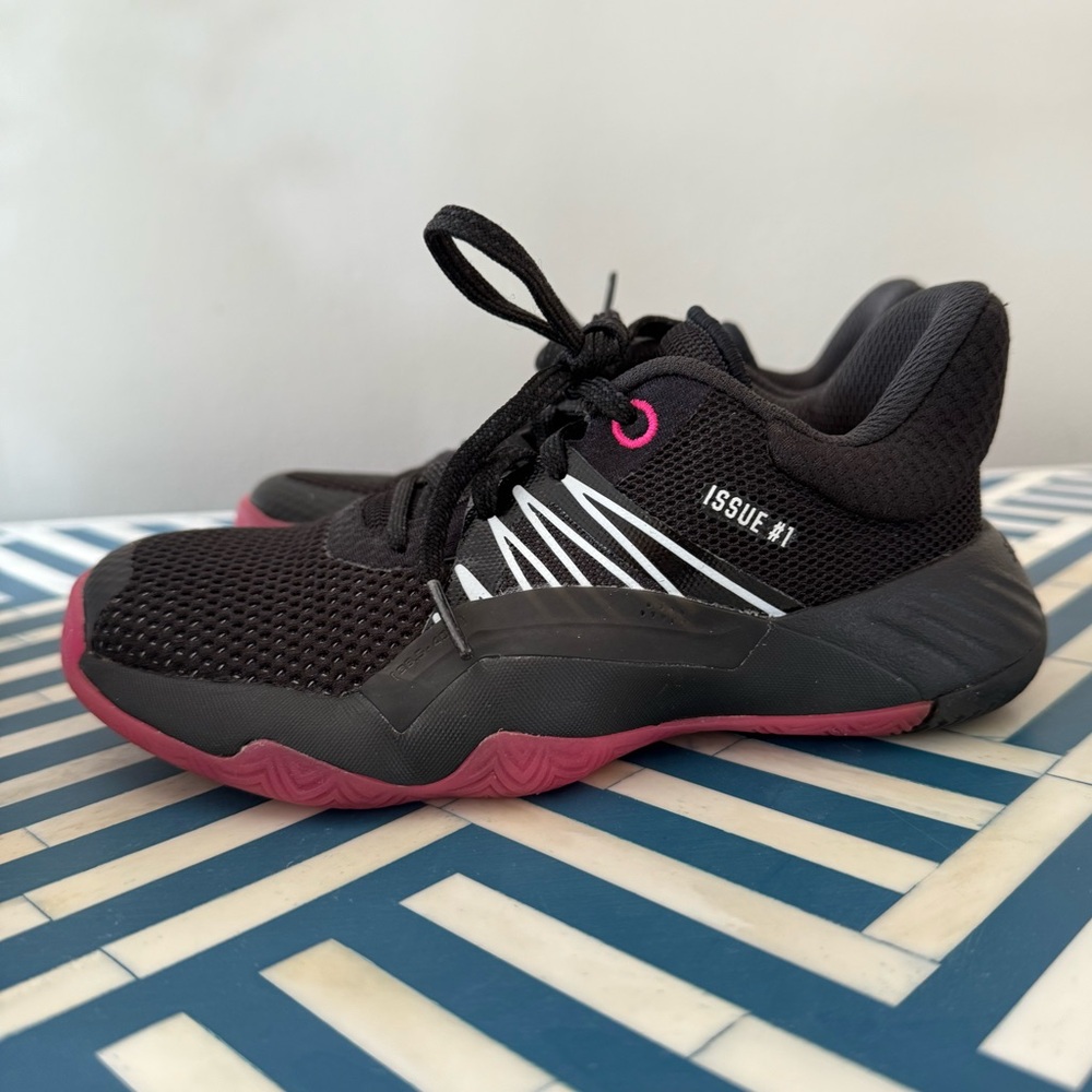 adidas D.O.N. Issue #1 x Marvel Low Symbiote Spider-Man
Size 11K